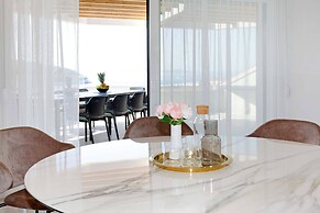 Beachfront villa Senses for 12 in Milna