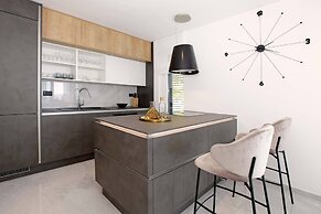 Beachfront villa Senses for 12 in Milna