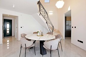 Beachfront villa Senses for 12 in Milna