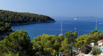 Beachfront villa Senses for 12 in Milna