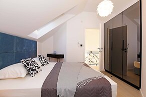 Beachfront villa Senses for 12 in Milna