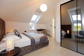 Beachfront villa Senses for 12 in Milna