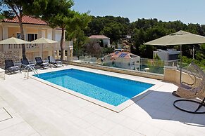 Beachfront villa Senses for 12 in Milna