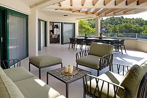 Beachfront villa Senses for 12 in Milna