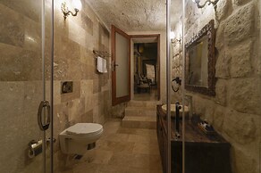 CAPP ROYAL CAVE HOTEL