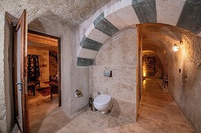 CAPP ROYAL CAVE HOTEL