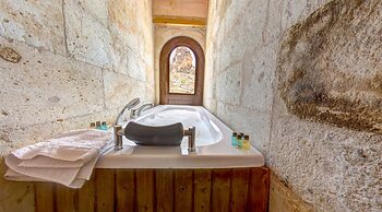 CAPP ROYAL CAVE HOTEL