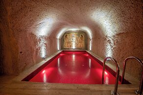 CAPP ROYAL CAVE HOTEL