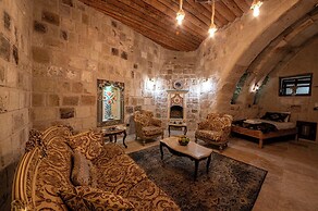 CAPP ROYAL CAVE HOTEL