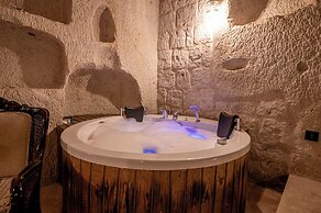 CAPP ROYAL CAVE HOTEL