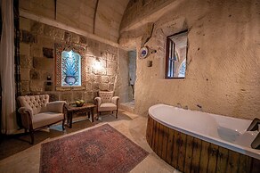 CAPP ROYAL CAVE HOTEL