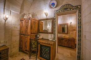 CAPP ROYAL CAVE HOTEL