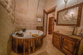 CAPP ROYAL CAVE HOTEL