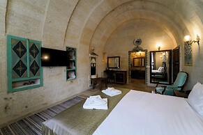 CAPP ROYAL CAVE HOTEL