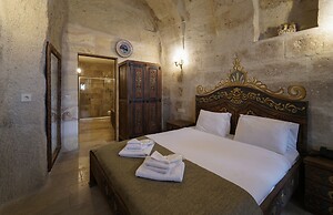 CAPP ROYAL CAVE HOTEL