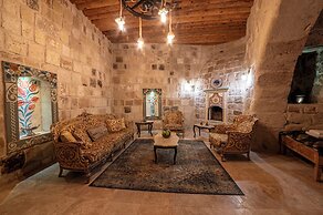 CAPP ROYAL CAVE HOTEL