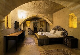 CAPP ROYAL CAVE HOTEL