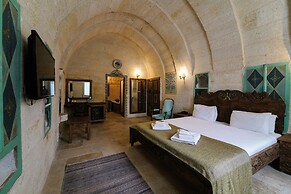 CAPP ROYAL CAVE HOTEL