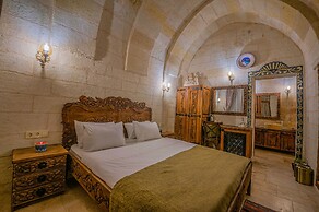 CAPP ROYAL CAVE HOTEL