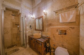 CAPP ROYAL CAVE HOTEL