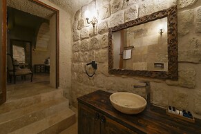 CAPP ROYAL CAVE HOTEL