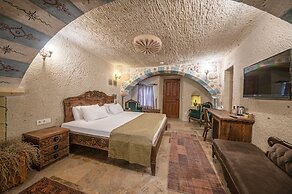 CAPP ROYAL CAVE HOTEL