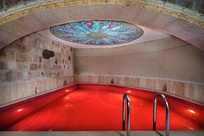 CAPP ROYAL CAVE HOTEL