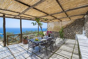 Casa Il Riccio - House With Garden and Breathtaking View