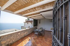 Casa Il Riccio - House With Garden and Breathtaking View