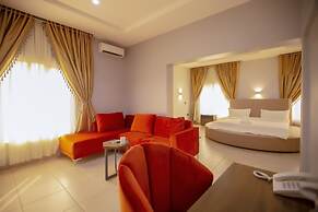 Triple 9 Apartments, Pool & Spa