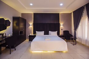 Triple 9 Apartments, Pool & Spa