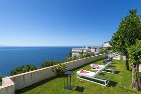 Villa Euriclea - Mediterranean Elegance in the Heart of Praiano