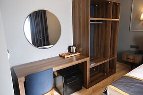 The Pearl Airport Hotel