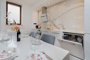 Apartment Sea Towers Gdynia by Renters