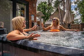 Luxurious Villa With Hot Tub