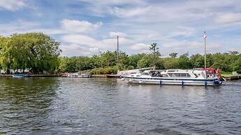 Luxurious Villa With Hot Tub