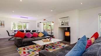 Luxurious Villa With Hot Tub