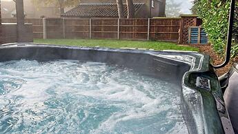 Luxurious Villa With Hot Tub