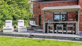 Luxurious Villa With Hot Tub