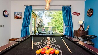 Luxurious Villa With Hot Tub