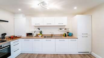 South Quay Apartment - 2 Bedrooms - 2 Bathrooms