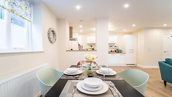 South Quay Apartment - 2 Bedrooms - 2 Bathrooms