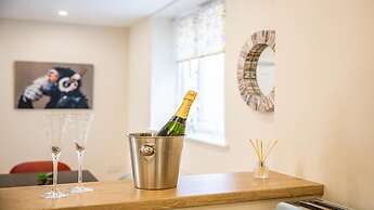 South Quay Apartment - 2 Bedrooms - 2 Bathrooms