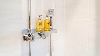 South Quay Apartment - 2 Bedrooms - 2 Bathrooms