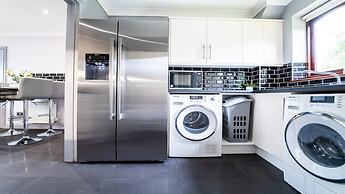 Burgess Beach House a Comfortable 4 bed House