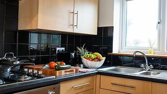 Queens Townhouse - 3 Bedrooms - Pets - Parking