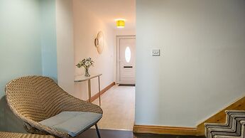 Queens Townhouse - 3 Bedrooms - Pets - Parking