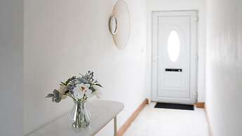 Queens Townhouse - 3 Bedrooms - Pets - Parking