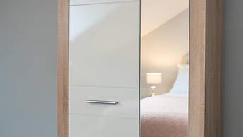 Queens Townhouse - 3 Bedrooms - Pets - Parking