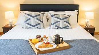 Queens Townhouse - 3 Bedrooms - Pets - Parking